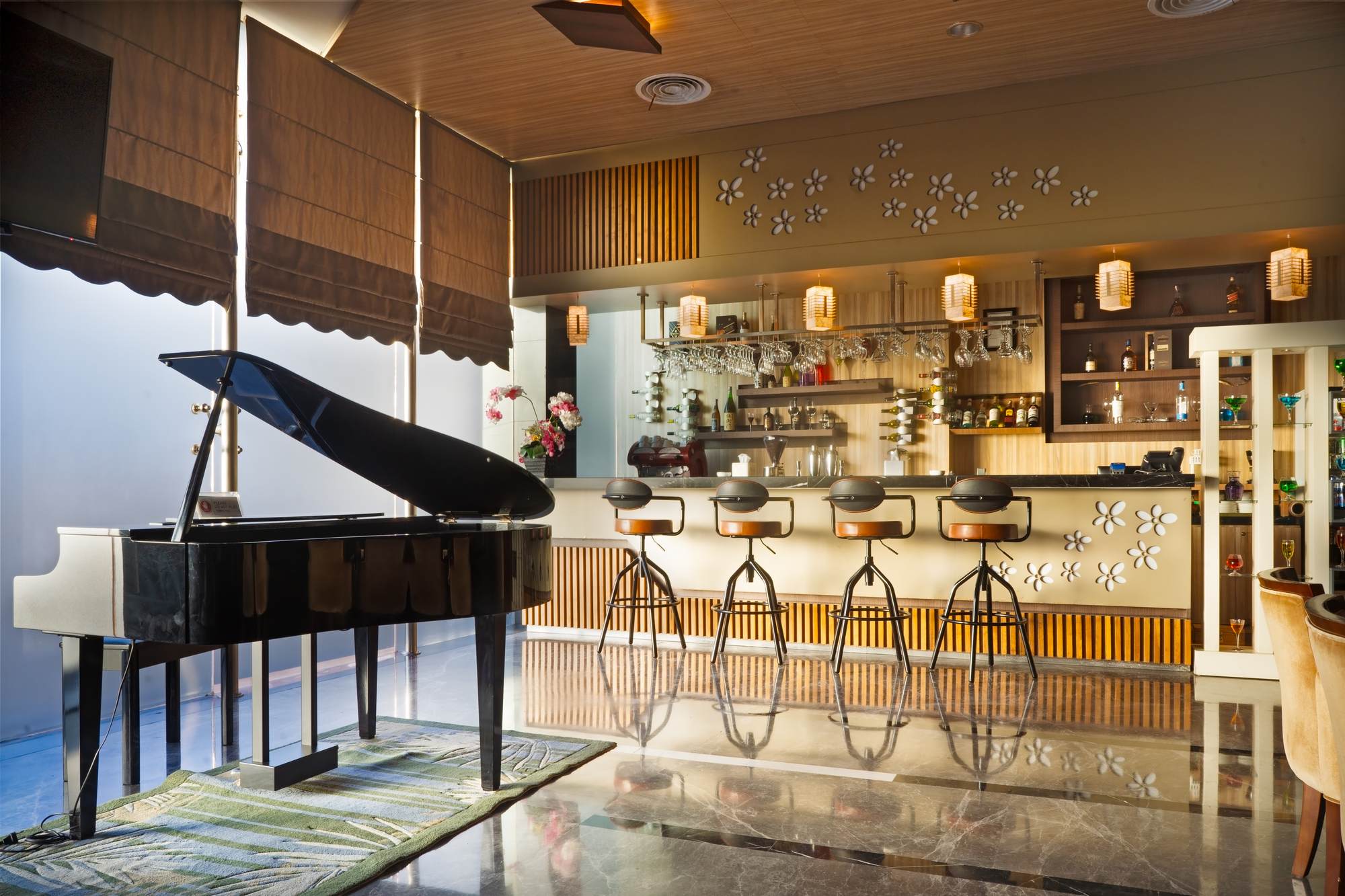 Chandelier Lounge Ambiance